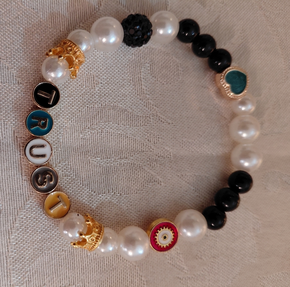 Chic Trust Charm Bracelet with Black and White Beads